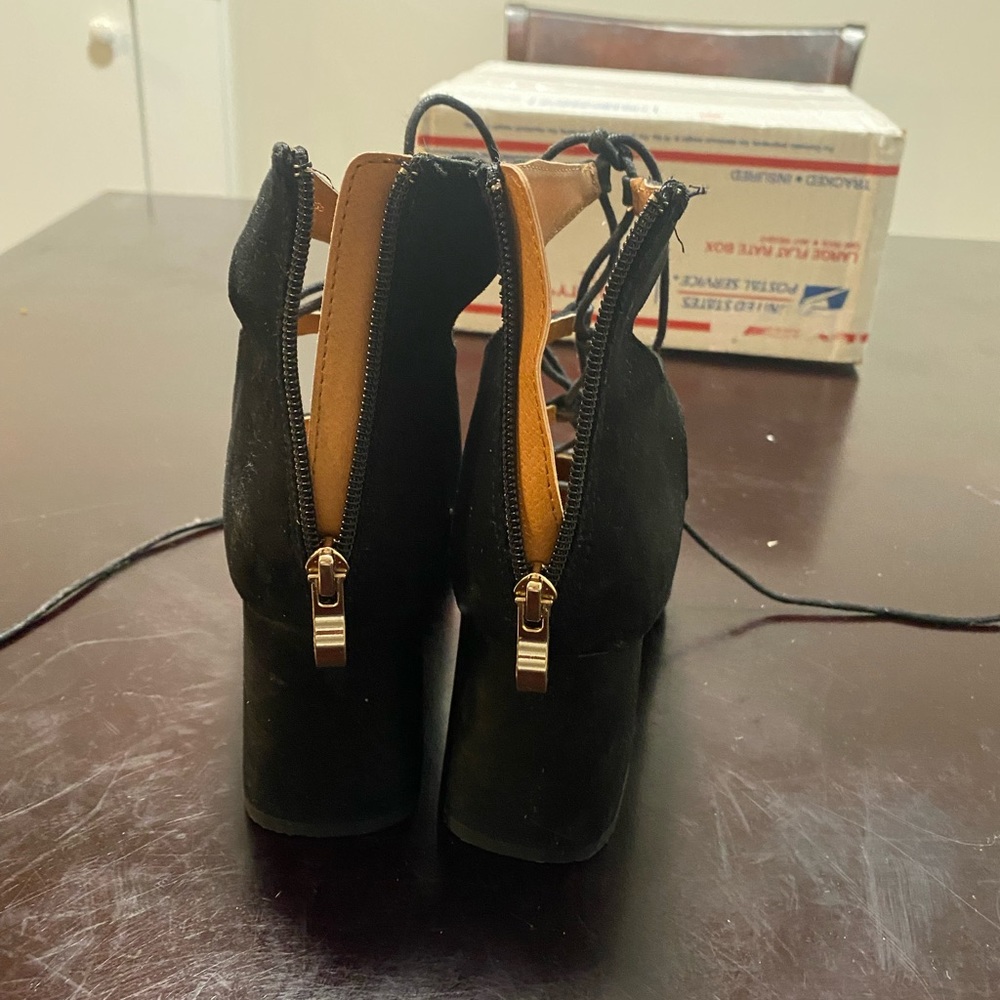 Shoes - Picture 4 of 5